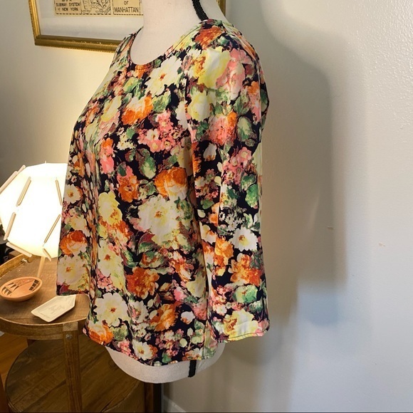 Lush 3/4‎ Sleeve Floral Crossback Top Size Small - Picture 3 of 6
